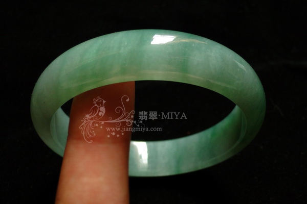 冰糯种翡翠手镯