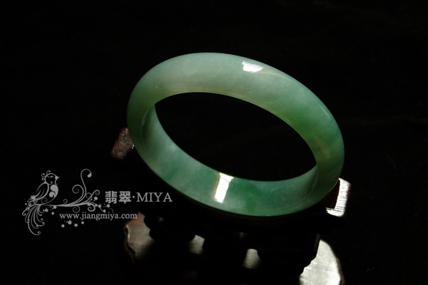 冰糯种翡翠手镯