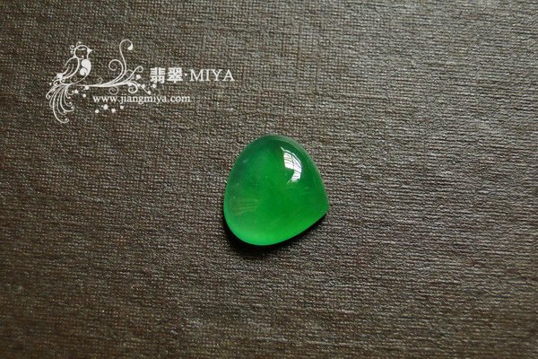 老坑冰种艳绿翡翠心形翡翠蛋面