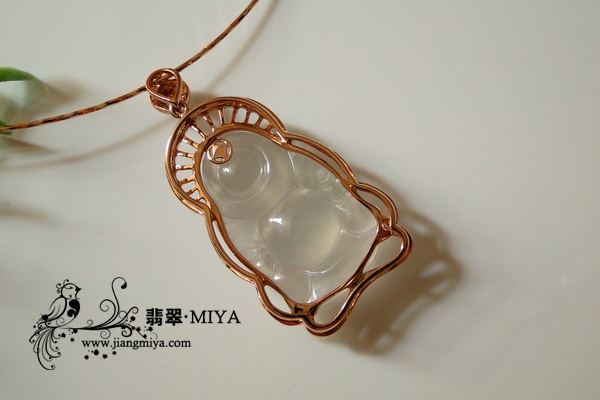 中秋之特色礼物《花好月<br />圆》翡翠大如意，福鱼戏珠，翡翠站佛