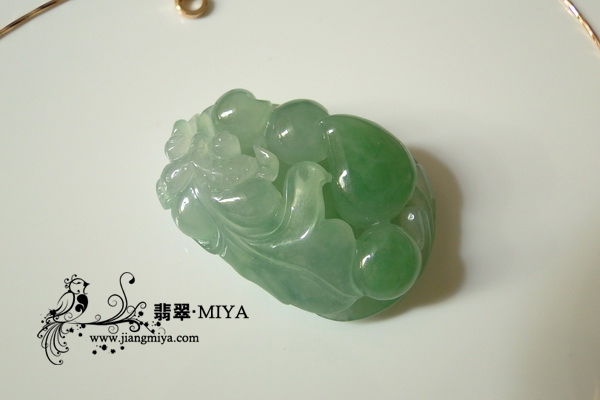 中秋之特色礼物《花好月<br />圆》翡翠大如意，福鱼戏珠，翡翠站佛