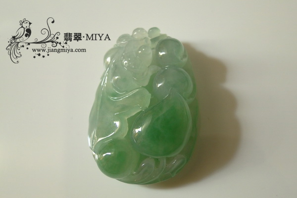 中秋之特色礼物《花好月<br />圆》翡翠大如意，福鱼戏珠，翡翠站佛