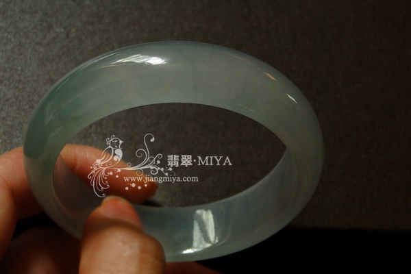 老坑冰种极其通透翡翠手镯