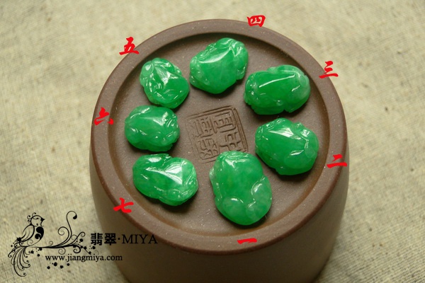 阳绿翡翠貔貅戒面