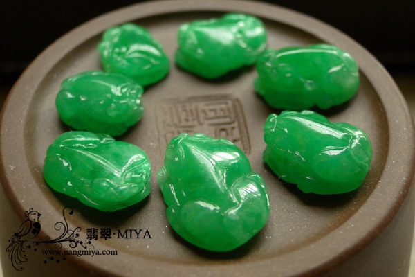 阳绿翡翠貔貅戒面