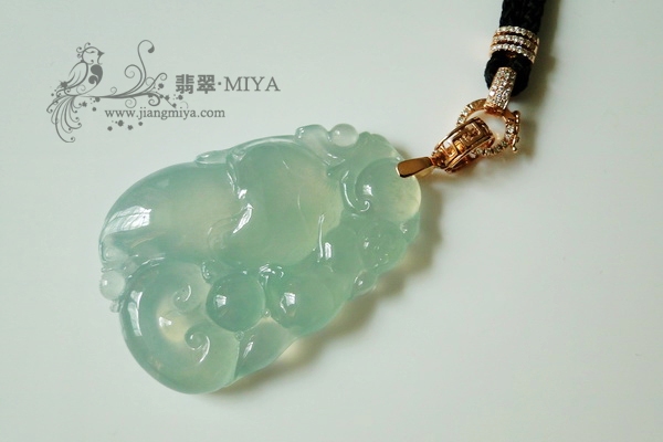 翡翠花件,欢喜如意