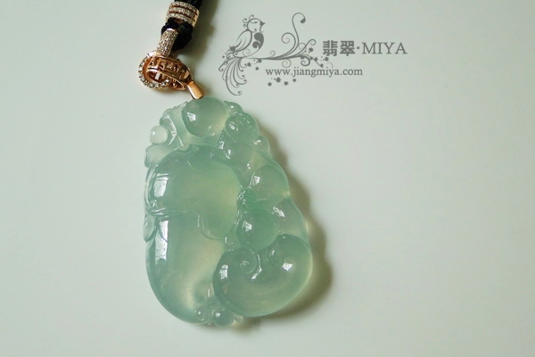翡翠花件,欢喜如意