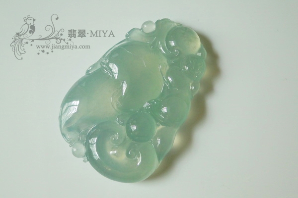 翡翠花件,欢喜如意