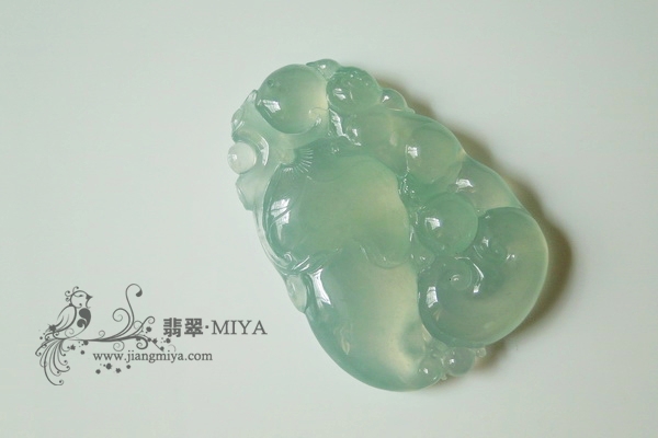 翡翠花件,欢喜如意