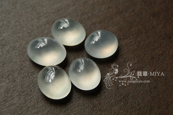 高冰种强荧光翡翠大蛋面,适合做手链