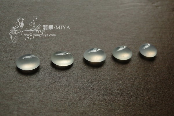 高冰种强荧光翡翠大蛋面,适合做手链