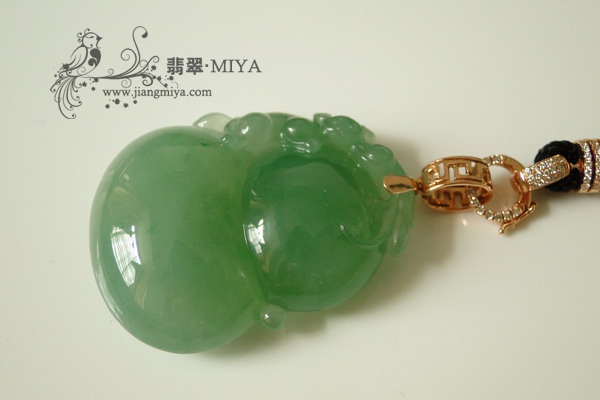 冰种翡翠大葫芦与三彩花生
