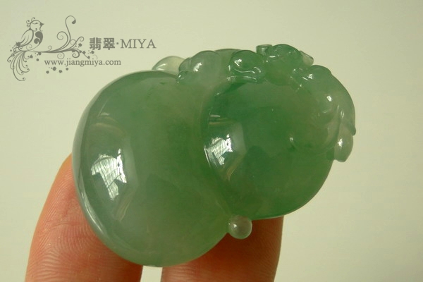 冰种翡翠大葫芦与三彩花生