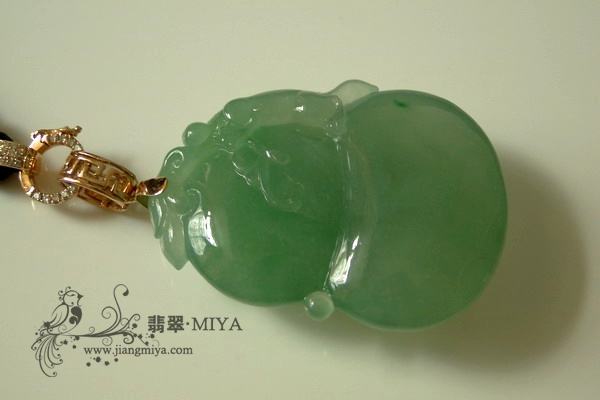 冰种翡翠大葫芦与三彩花生