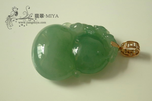冰种翡翠大葫芦与三彩花生