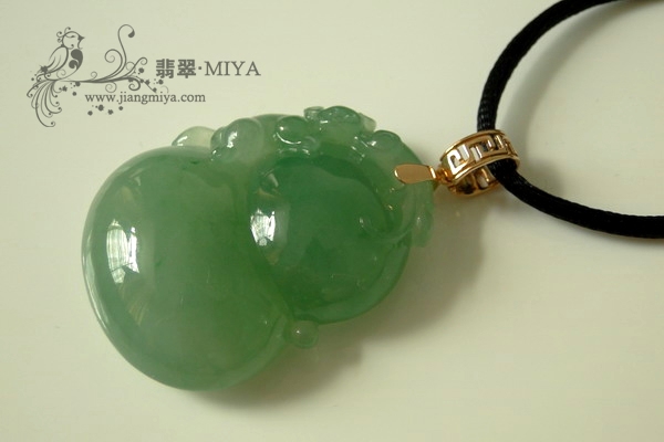 冰种翡翠大葫芦与三彩花生