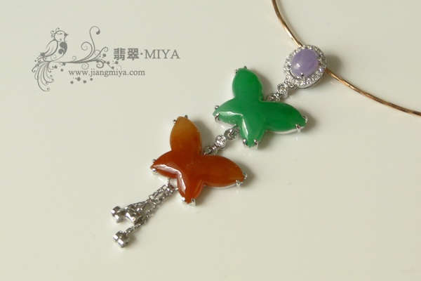 色彩缤纷的翡翠蝴蝶挂坠《比翼双飞》