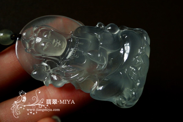 收藏级玻璃种起胶起荧翡翠观音大挂坠