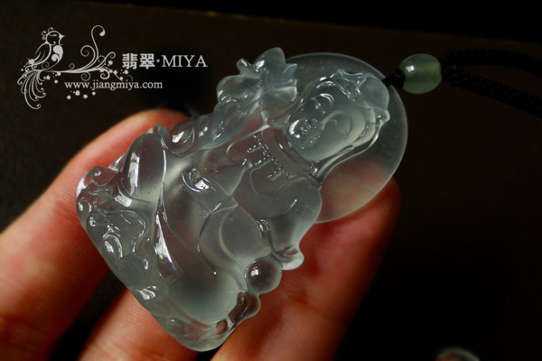 收藏级玻璃种起胶起荧翡翠观音大挂坠