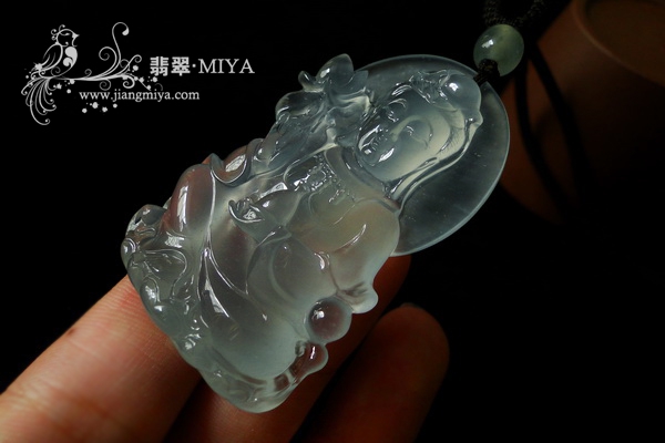 收藏级玻璃种起胶起荧翡翠观音大挂坠