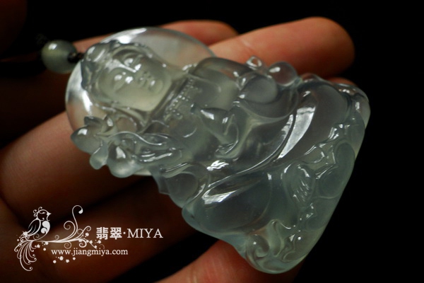 收藏级玻璃种起胶起荧翡翠观音大挂坠
