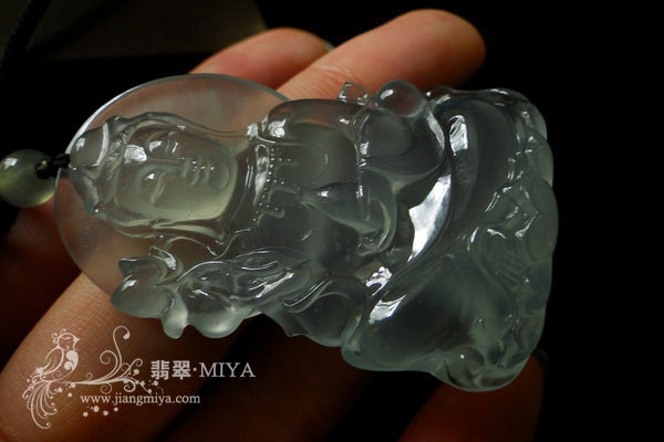 收藏级玻璃种起胶起荧翡翠观音大挂坠