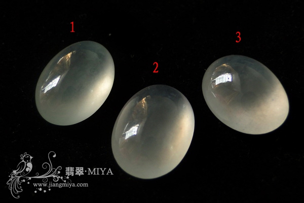 冰种饱满大颗起荧光翡翠大蛋面预定