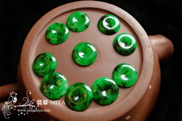 极品辣色阳绿细腻花青平安扣蛋面预定 