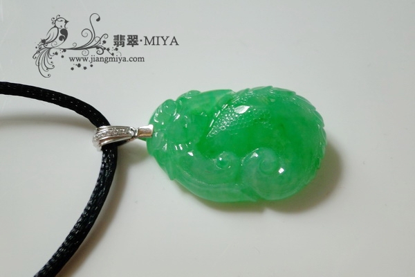 冰种正阳绿翡翠鱼化龙小挂坠