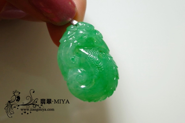 冰种正阳绿翡翠鱼化龙小挂坠