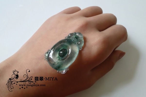 老坑<br />玻璃种起荧光貔貅守金钱挂坠