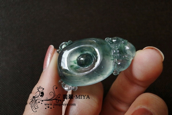 老坑<br />玻璃种起荧光貔貅守金钱挂坠