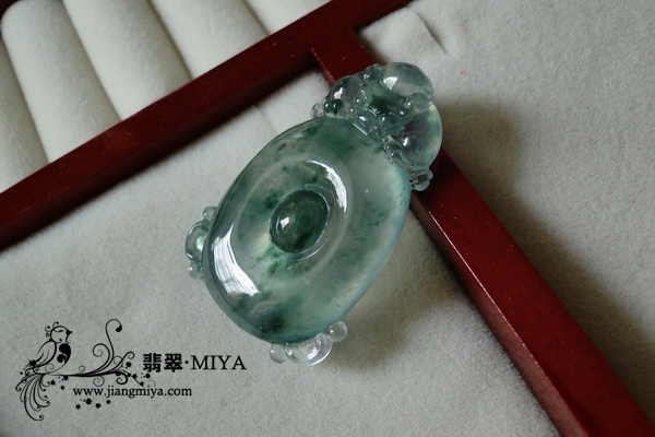 老坑<br />玻璃种起荧光貔貅守金钱挂坠