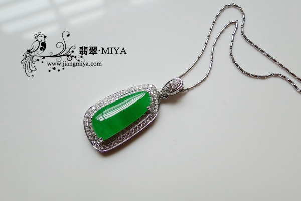 冰种辣色正阳绿随形满绿小挂坠