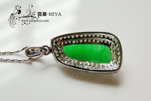 冰种辣色正阳绿随形满绿小挂坠