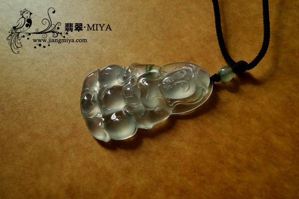 收藏级玻璃种强荧光翡翠观音