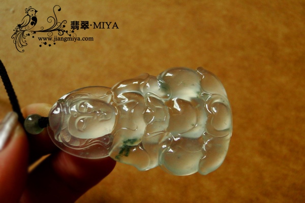 收藏级玻璃种强荧光翡翠观音