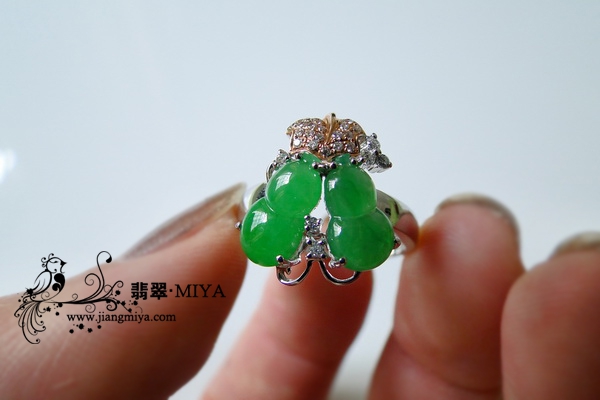 翡翠镶嵌戒指