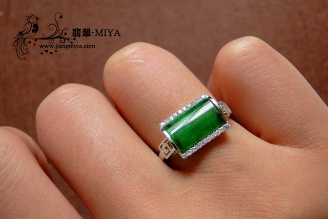2011新年第一批镶嵌定制的宝贝<br />出炉啦，童鞋们来认领哈” /></p>
<p>宝贝3：K黄回纹款戒指<span style=