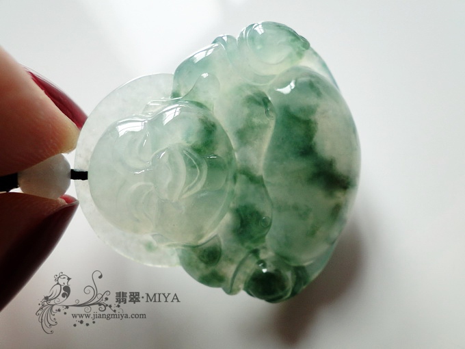 飘蓝花饱满坐佛