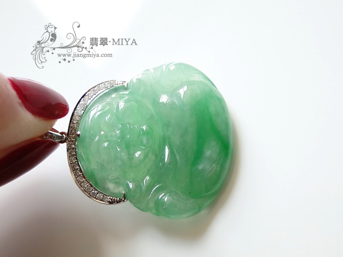 冰种苹果绿翡翠坐佛