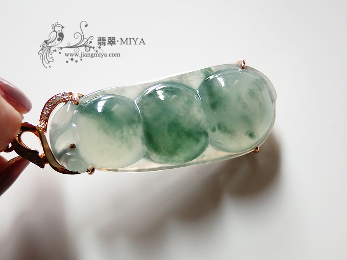 天然A货冰种飘花翡翠四季豆吊坠