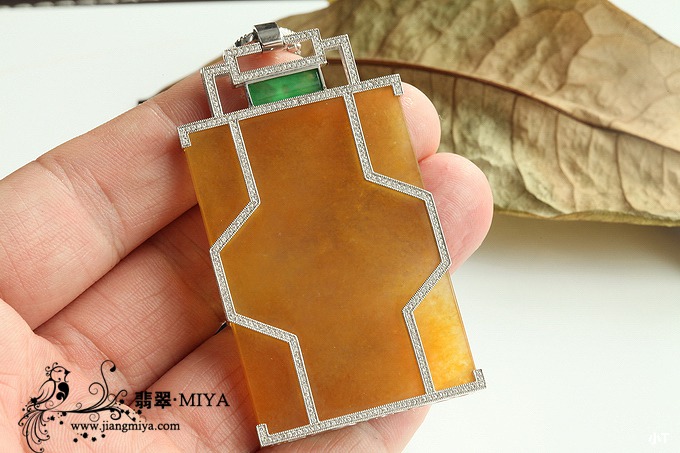 罕见高冰正黄翡大方牌，适合作传家宝