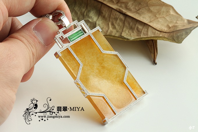 罕见高冰正黄翡大方牌，适合作传家宝