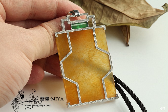 罕见高冰正黄翡大方牌，适合作传家宝