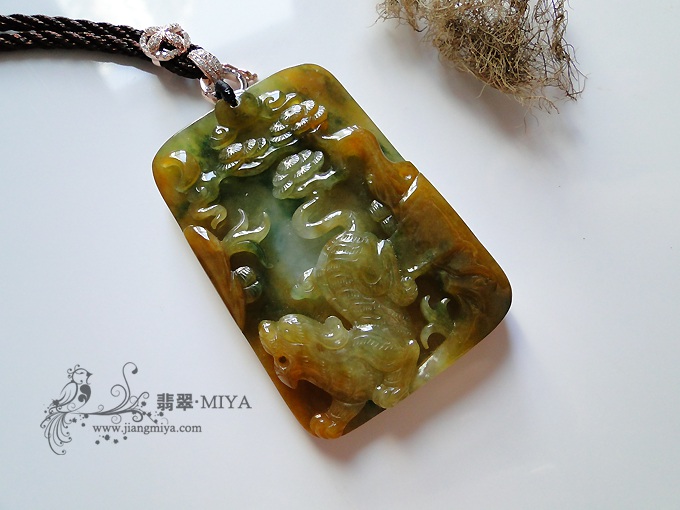 冰种三彩黄翡虎牌挂坠