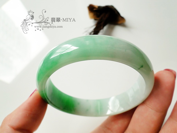 飘正阳绿翡翠福镯