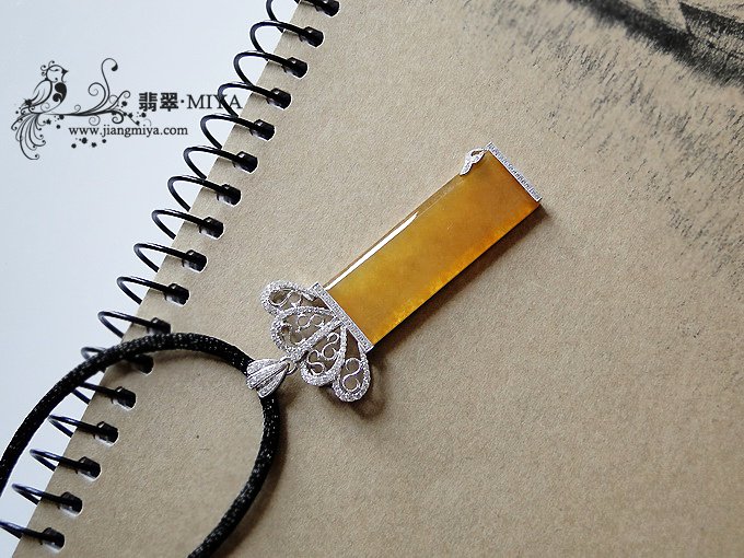 极品玻璃种起荧光黄翡皇冠方牌挂坠