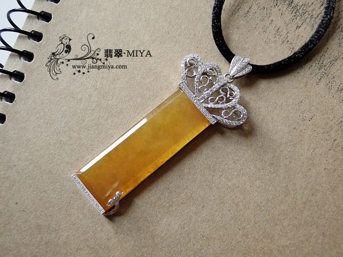 极品玻璃种起荧光黄翡皇冠方牌挂坠