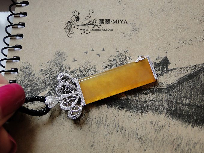 极品玻璃种起荧光黄翡皇冠方牌挂坠